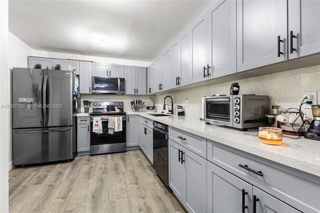 203 NE 12th Ave 203, Homestead, FL 33030