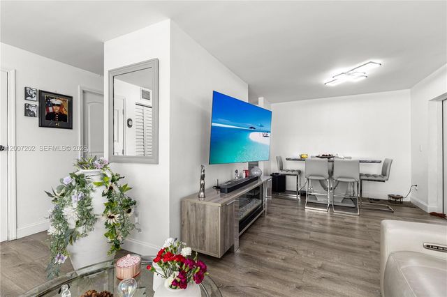 203 NE 12th Ave 203, Homestead, FL 33030