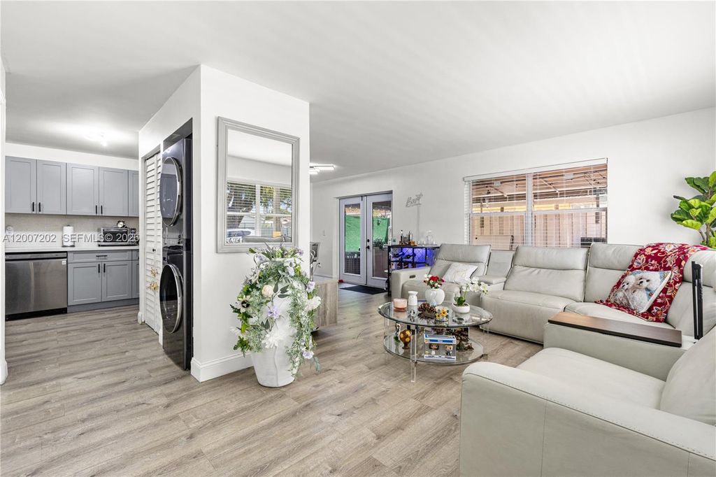 203 NE 12th Ave 203, Homestead, FL 33030