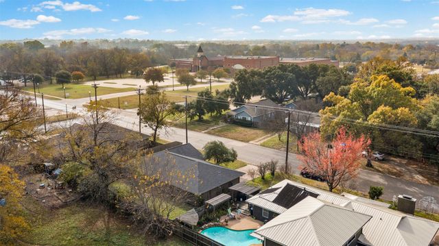 602 N Clay Street, Ennis, TX 75119