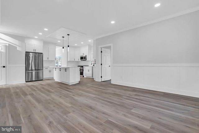 9 GLEN CT, Barnegat, NJ 08005