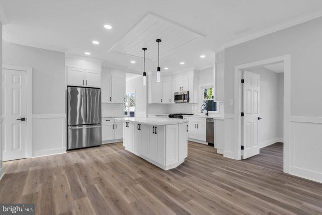 9 GLEN CT, Barnegat, NJ 08005