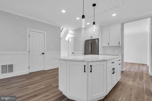 9 GLEN CT, Barnegat, NJ 08005