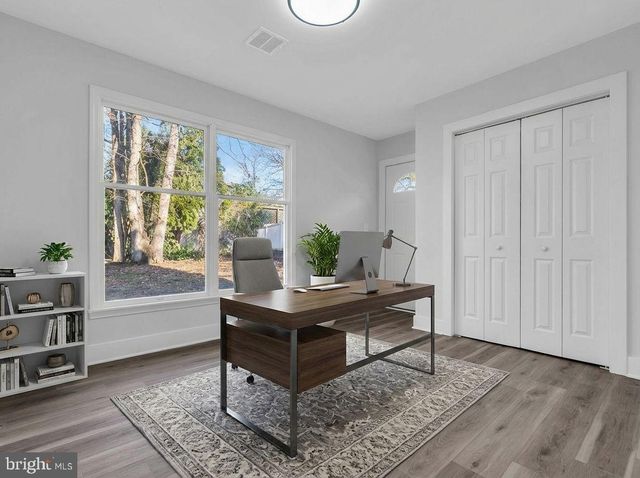 9 GLEN CT, Barnegat, NJ 08005