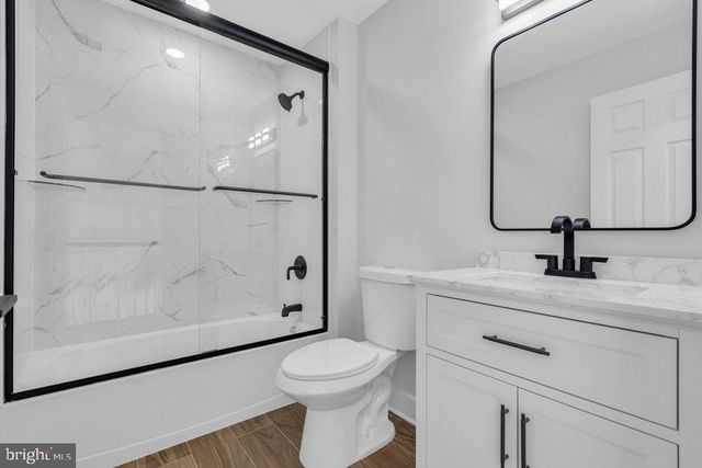 9 GLEN CT, Barnegat, NJ 08005