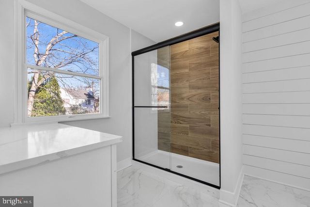 9 GLEN CT, Barnegat, NJ 08005