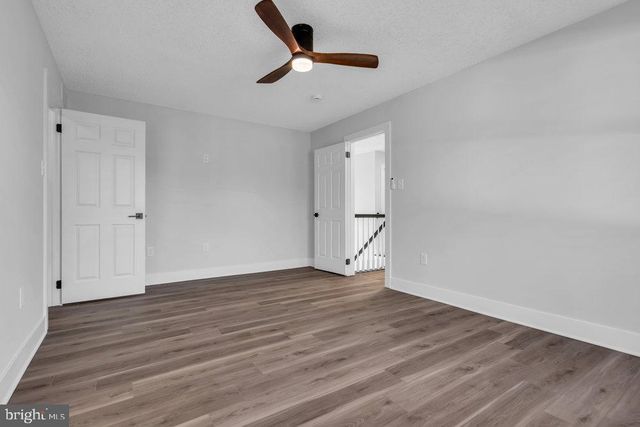 9 GLEN CT, Barnegat, NJ 08005