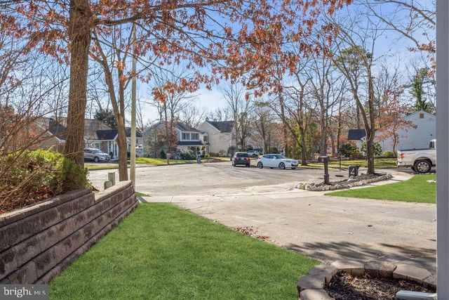 9 GLEN CT, Barnegat, NJ 08005
