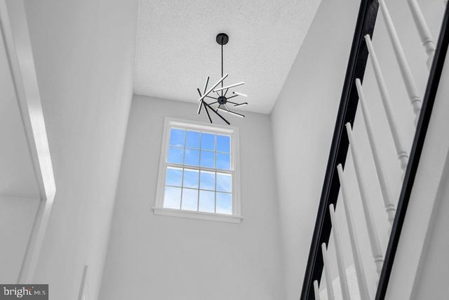 9 GLEN CT, Barnegat, NJ 08005