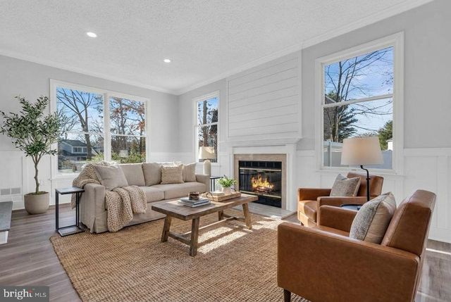 9 GLEN CT, Barnegat, NJ 08005