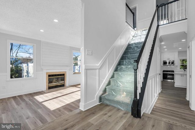 9 GLEN CT, Barnegat, NJ 08005