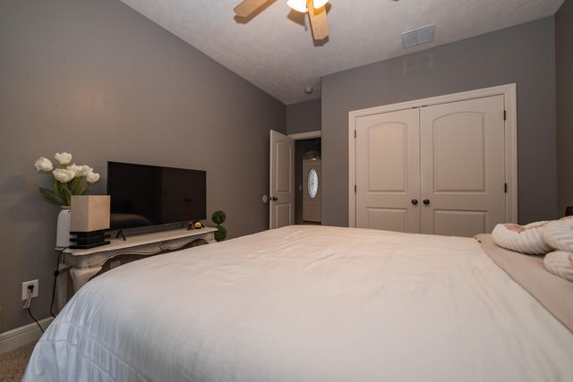 624 N Maplewood Hills Road, Nixa, MO 65714