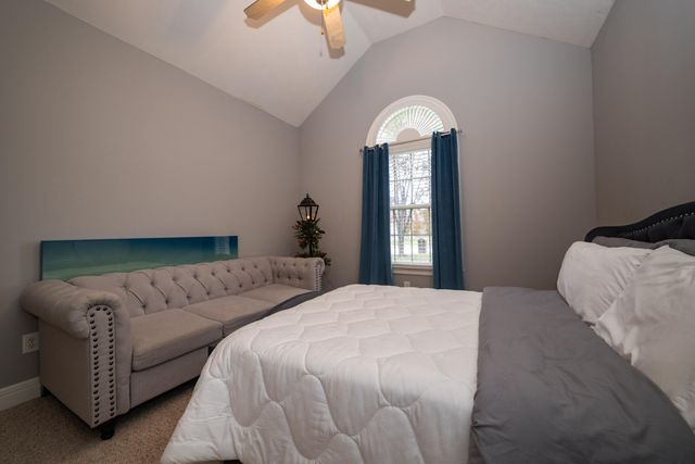 624 N Maplewood Hills Road, Nixa, MO 65714