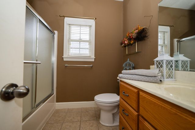 624 N Maplewood Hills Road, Nixa, MO 65714