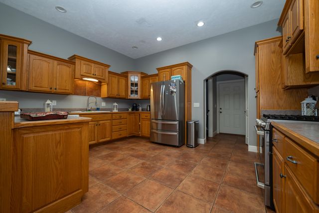 624 N Maplewood Hills Road, Nixa, MO 65714