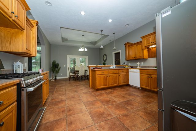 624 N Maplewood Hills Road, Nixa, MO 65714