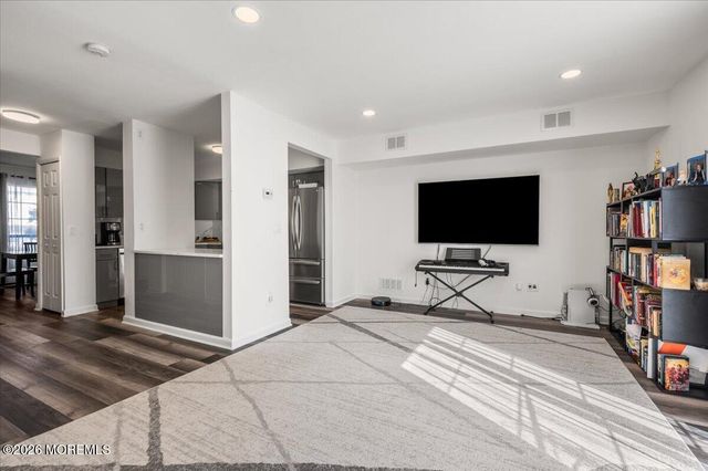 54 Queens Way, Englishtown, NJ 07726