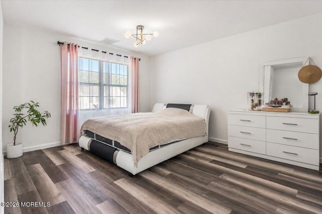 54 Queens Way, Englishtown, NJ 07726