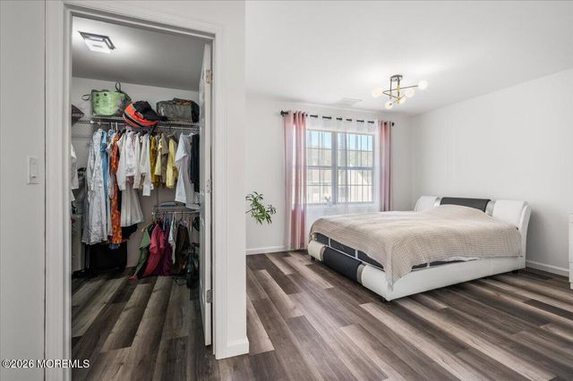 54 Queens Way, Englishtown, NJ 07726