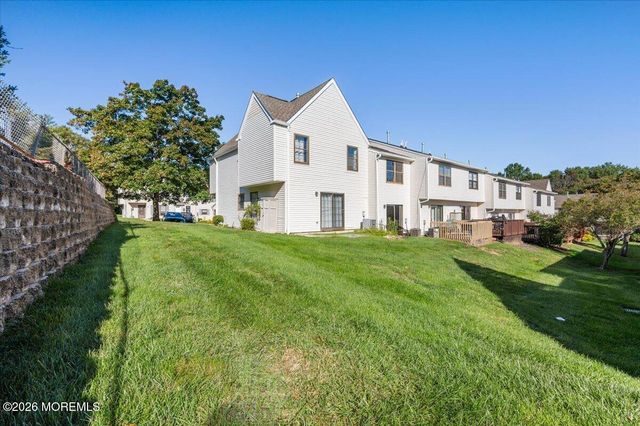 54 Queens Way, Englishtown, NJ 07726