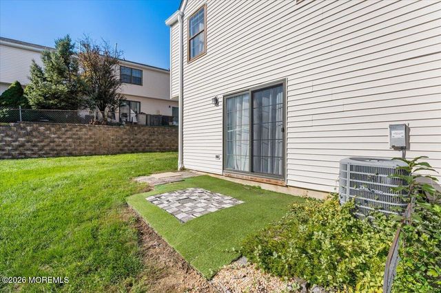 54 Queens Way, Englishtown, NJ 07726