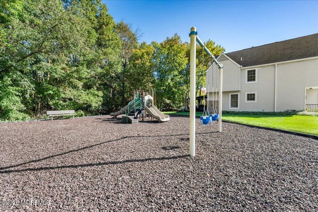 54 Queens Way, Englishtown, NJ 07726