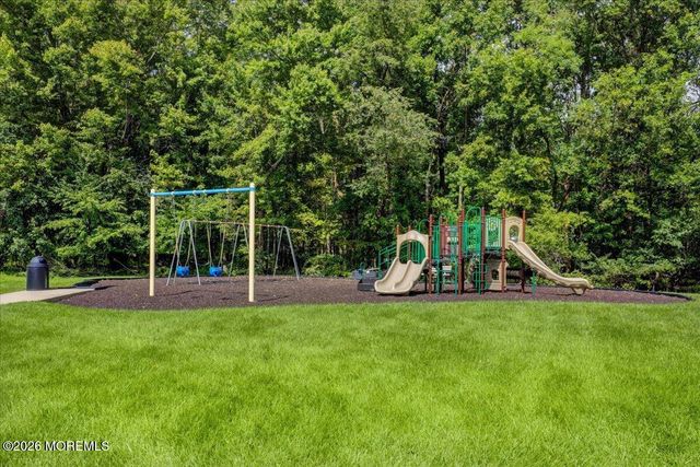 54 Queens Way, Englishtown, NJ 07726