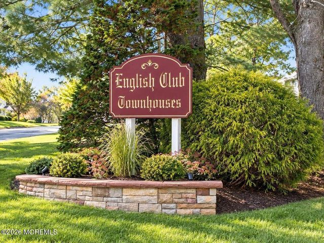 54 Queens Way, Englishtown, NJ 07726