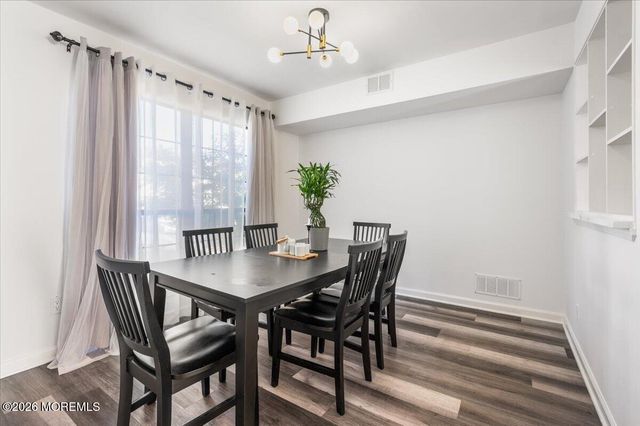 54 Queens Way, Englishtown, NJ 07726