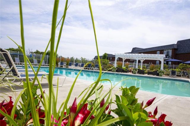 3 Admiralty Drive 3-3, Middletown, RI 02842