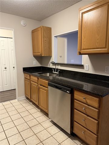 3 Admiralty Drive 3-3, Middletown, RI 02842