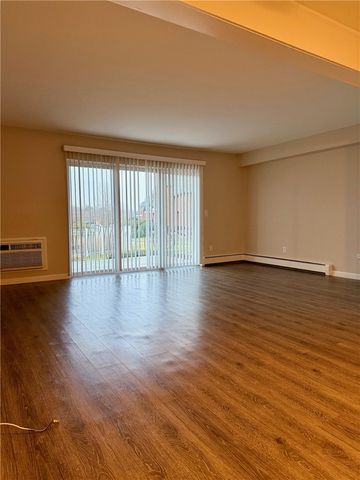 3 Admiralty Drive 3-3, Middletown, RI 02842