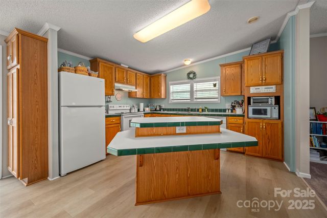 198 Twin Creeks Road, Mooresboro, NC 28114