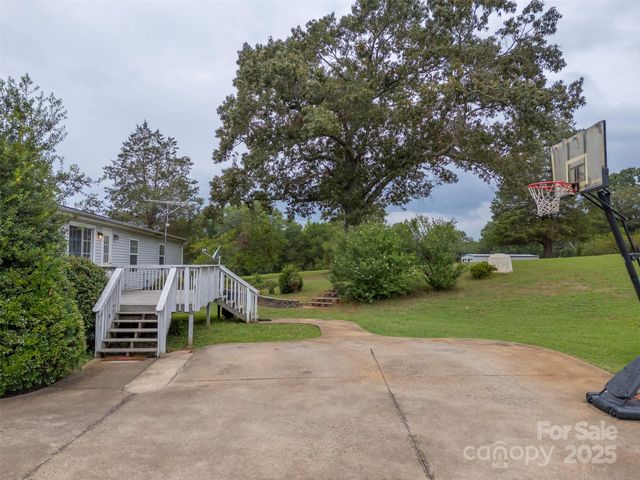198 Twin Creeks Road, Mooresboro, NC 28114
