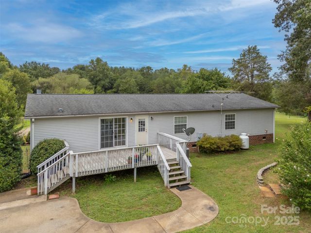 198 Twin Creeks Road, Mooresboro, NC 28114