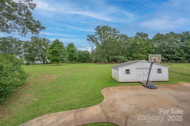 198 Twin Creeks Road, Mooresboro, NC 28114