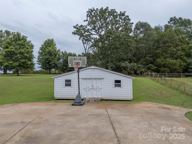 198 Twin Creeks Road, Mooresboro, NC 28114
