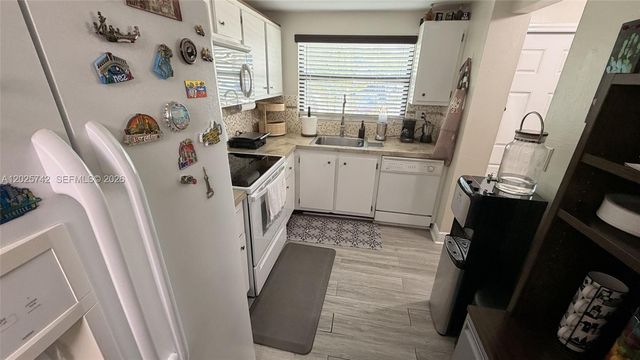 8982 Palm Tree Lane 8982, Pembroke Pines, FL 33024