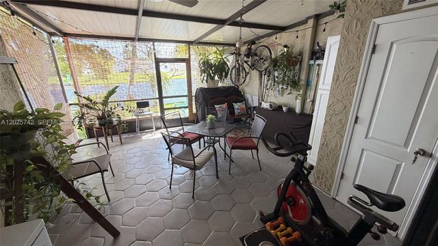 8982 Palm Tree Lane 8982, Pembroke Pines, FL 33024