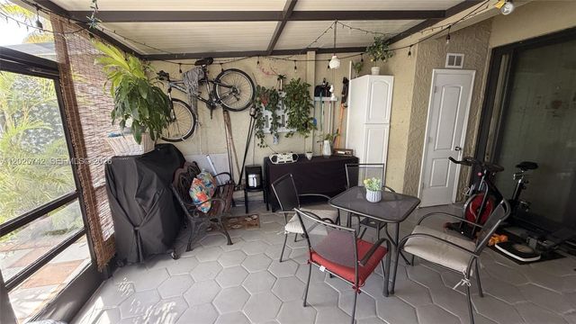 8982 Palm Tree Lane 8982, Pembroke Pines, FL 33024