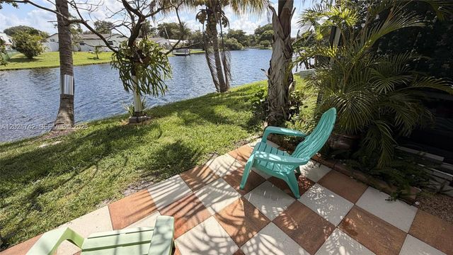 8982 Palm Tree Lane 8982, Pembroke Pines, FL 33024