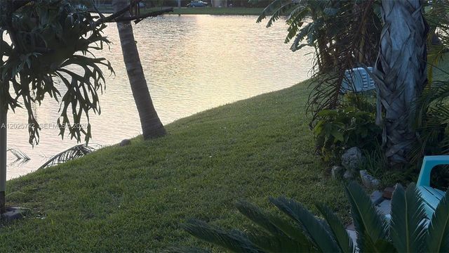8982 Palm Tree Lane 8982, Pembroke Pines, FL 33024