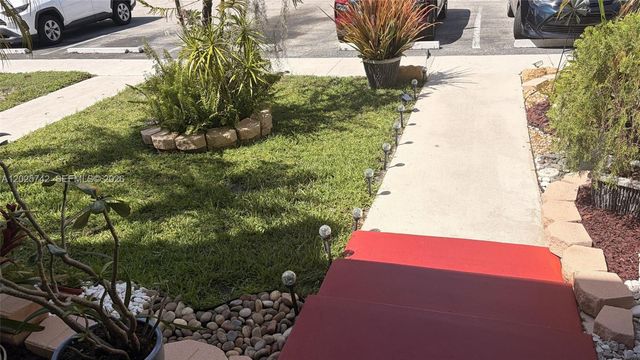 8982 Palm Tree Lane 8982, Pembroke Pines, FL 33024