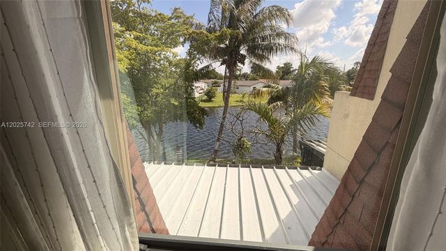 8982 Palm Tree Lane 8982, Pembroke Pines, FL 33024