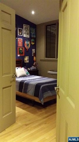 705 Mainsail Lane, Secaucus, NJ 07094