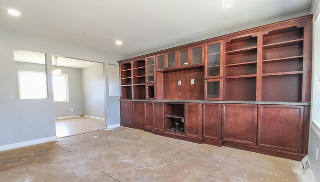 1129 S Dekalb Street, Hobart, IN 46342