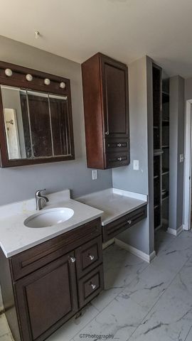1129 S Dekalb Street, Hobart, IN 46342