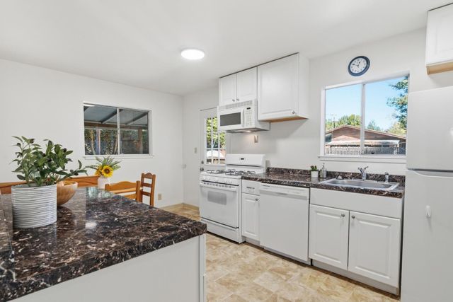 120 Madrona Way, Ben Lomond, CA 95005