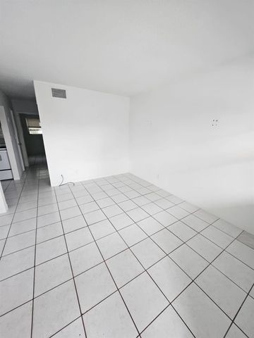 1150 NE 17th Court 15, Fort Lauderdale, FL 33305