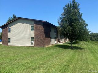 125 Crescent Lake Road, St Clair, MO 63077